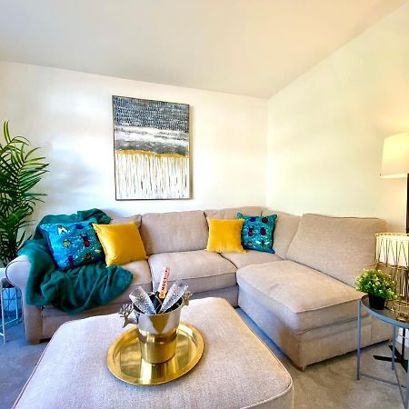 2 Min Walk To The Best Beach! Stunning Newly Refurbished Stylish 2 Bedroom Apartment! - Great Location - Free Parking - Fast Wifi - Smart Tv - Sleeps Up To 4! Close To Bournemouth & Poole Town Centre & Sandbanks Ngoại thất bức ảnh
