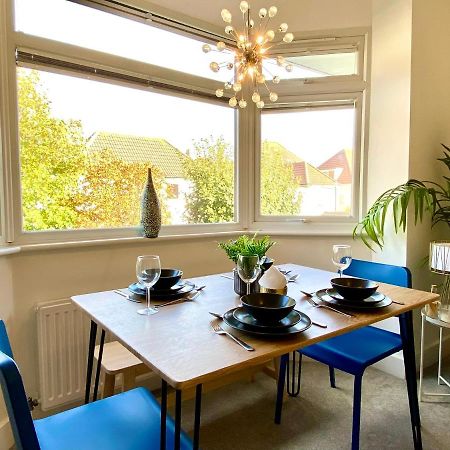 2 Min Walk To The Best Beach! Stunning Newly Refurbished Stylish 2 Bedroom Apartment! - Great Location - Free Parking - Fast Wifi - Smart Tv - Sleeps Up To 4! Close To Bournemouth & Poole Town Centre & Sandbanks Ngoại thất bức ảnh