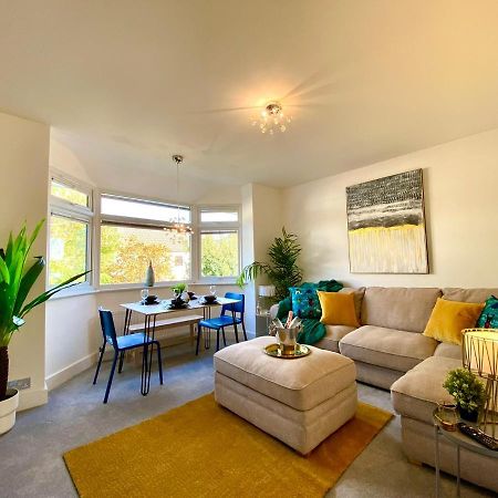 2 Min Walk To The Best Beach! Stunning Newly Refurbished Stylish 2 Bedroom Apartment! - Great Location - Free Parking - Fast Wifi - Smart Tv - Sleeps Up To 4! Close To Bournemouth & Poole Town Centre & Sandbanks Ngoại thất bức ảnh