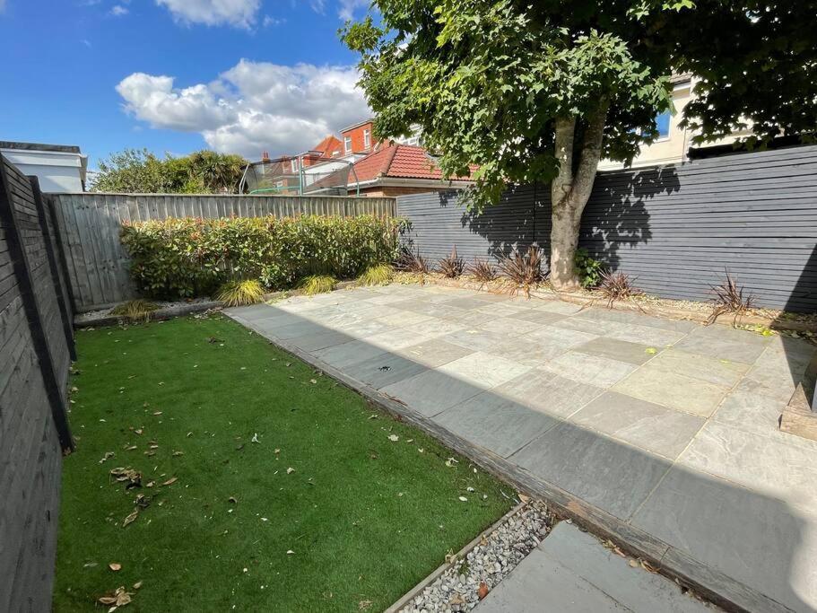 2 Min Walk To The Best Beach! Stunning Newly Refurbished Stylish 2 Bedroom Apartment! - Great Location - Free Parking - Fast Wifi - Smart Tv - Sleeps Up To 4! Close To Bournemouth & Poole Town Centre & Sandbanks Ngoại thất bức ảnh