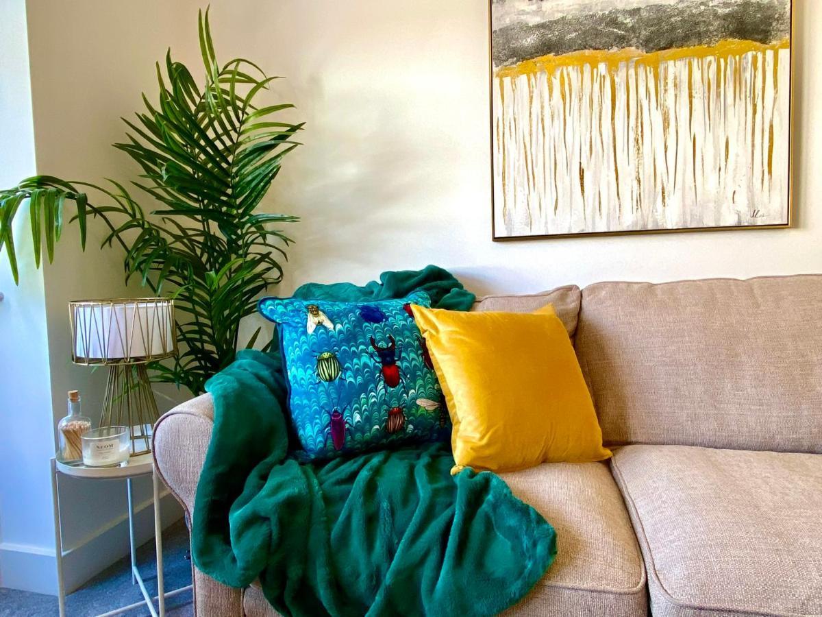 2 Min Walk To The Best Beach! Stunning Newly Refurbished Stylish 2 Bedroom Apartment! - Great Location - Free Parking - Fast Wifi - Smart Tv - Sleeps Up To 4! Close To Bournemouth & Poole Town Centre & Sandbanks Ngoại thất bức ảnh
