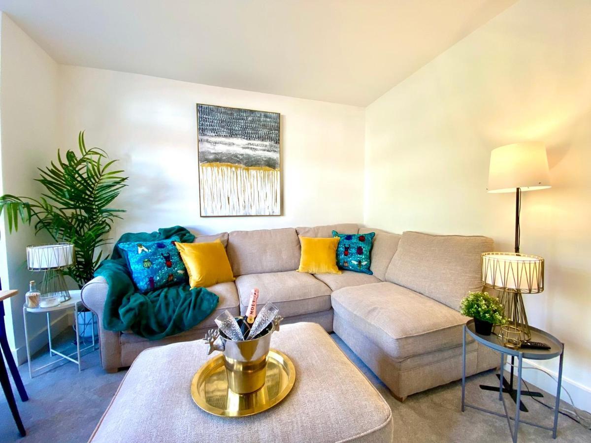 2 Min Walk To The Best Beach! Stunning Newly Refurbished Stylish 2 Bedroom Apartment! - Great Location - Free Parking - Fast Wifi - Smart Tv - Sleeps Up To 4! Close To Bournemouth & Poole Town Centre & Sandbanks Ngoại thất bức ảnh